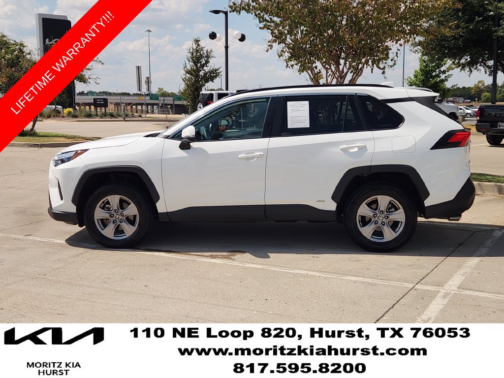 Used 2025 Toyota RAV4 XLE AWD/4WD image 12