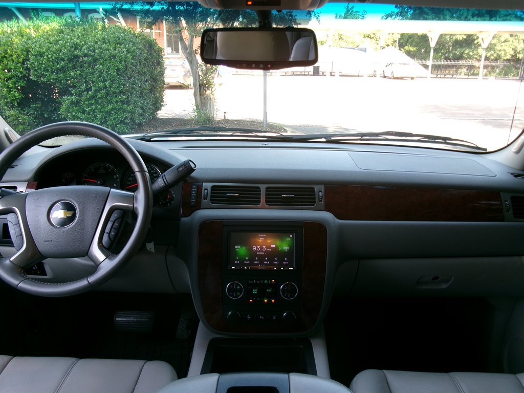 Used 2011 Chevrolet Avalanche LT RWD image 15