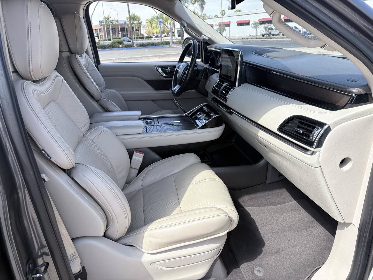Used 2018 Lincoln Navigator Select w/ Technology Package RWD image 21
