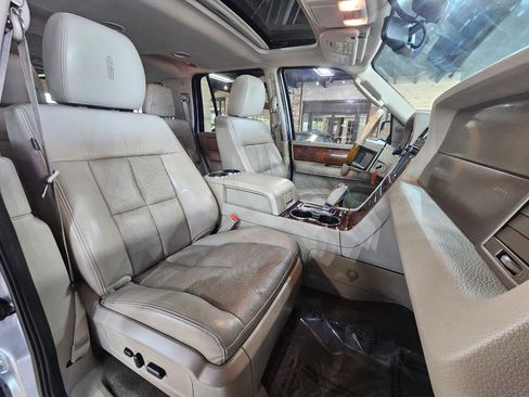 Used 2014 Lincoln Navigator 4WD image 13