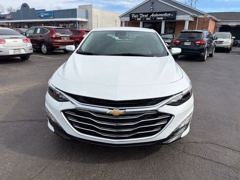 Used 2024 Chevrolet Malibu LT image 2