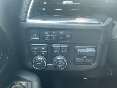 Used 2025 Chevrolet Suburban RST w/ Comfort Package AWD/4WD image 25