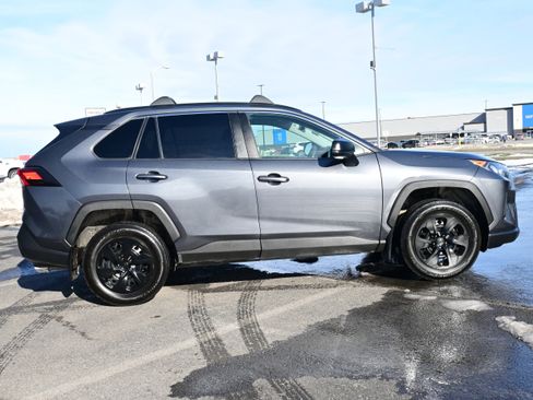 Used 2020 Toyota RAV4 LE image 5