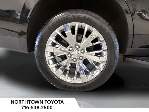 Used 2023 GMC Yukon SLE w/ Gmc Pro Safety Plus Package AWD/4WD image 25