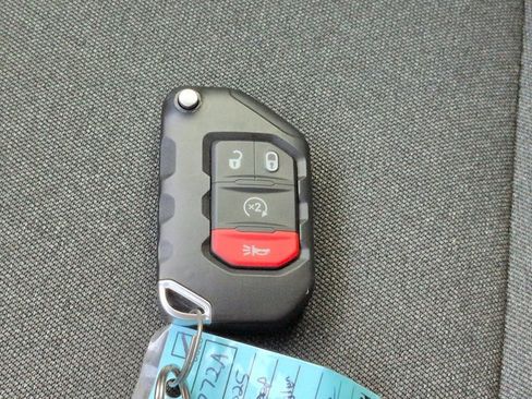 Used 2025 Jeep Wrangler Unlimited Sahara AWD/4WD image 28