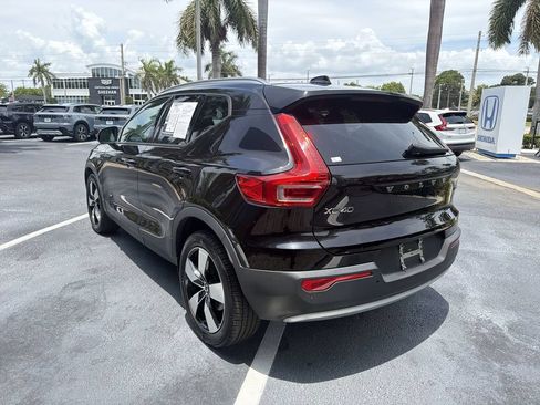 Used 2020 Volvo XC40 T5 Momentum w/ Protection Package Premier AWD/4WD image 6