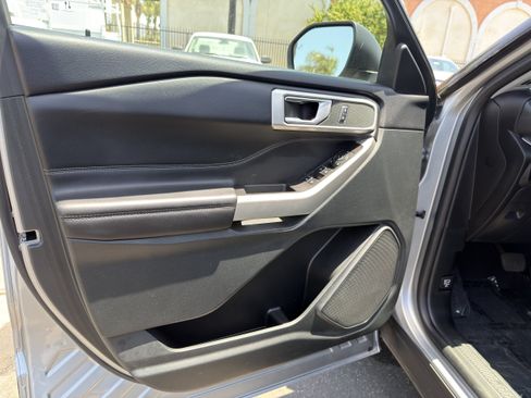 Used 2023 Ford Explorer XLT RWD image 25