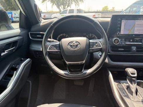 Used 2021 Toyota Highlander XSE FWD image 8