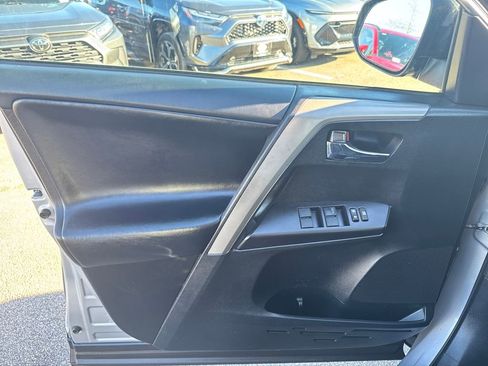Used 2018 Toyota RAV4 XLE image 32