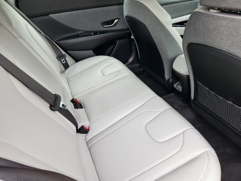 Used 2024 Hyundai Elantra Limited image 34