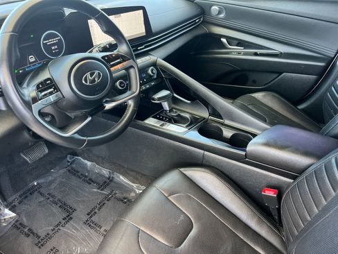 Used 2023 Hyundai Elantra Limited image 12