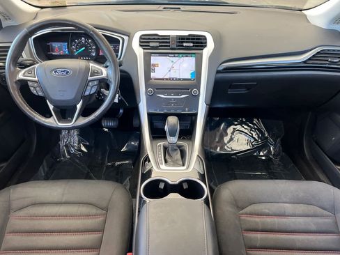 Used 2015 Ford Fusion SE FWD image 3