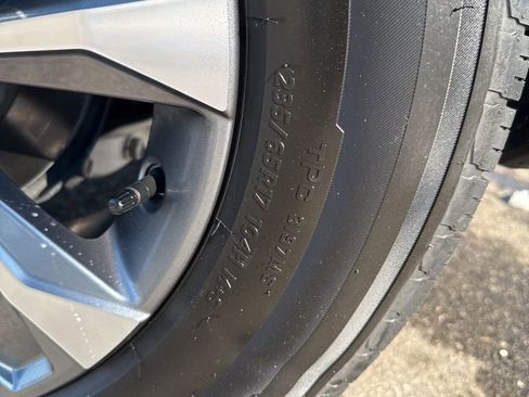 Used 2025 Chevrolet Equinox LT image 34