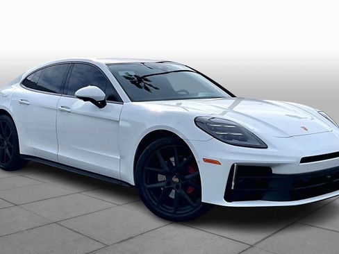 Used 2024 Porsche Panamera image 2