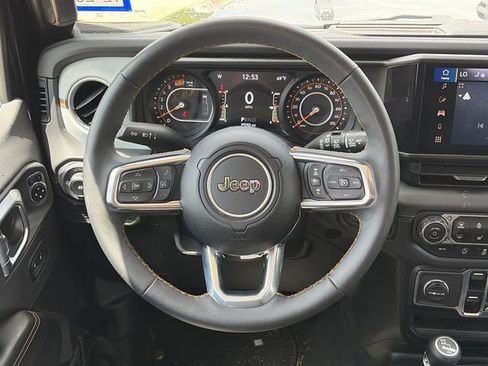 Used 2025 Jeep Wrangler Sahara image 15