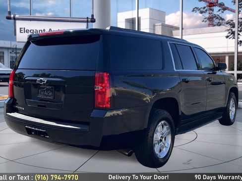 Used 2017 Chevrolet Suburban LT w/ Luxury Package RWD image 5