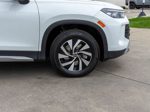 Used 2025 Volkswagen Tiguan S image 30