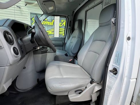 Used 2010 Ford E-350 and Econoline 350 Super Duty RWD image 8