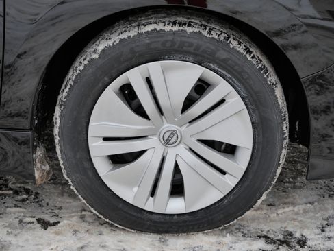 Used 2024 Nissan Leaf S image 15