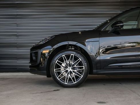 Certified 2025 Porsche Macan AWD/4WD image 13
