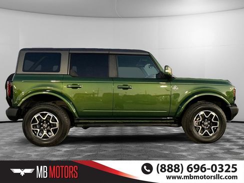 Used 2023 Ford Bronco Outer Banks image 2