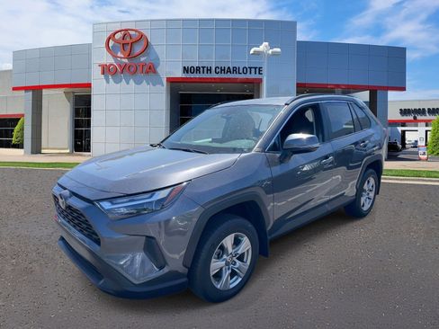 Used 2024 Toyota RAV4 XLE w/ Convenience Package image 4