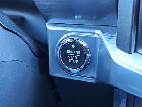 Used 2022 Ford F150 Lariat w/ Equipment Group 502A High image 17