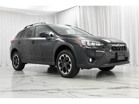 Used 2022 Subaru Crosstrek 2.0i Premium image 2