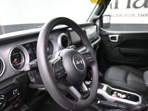 Used 2023 Jeep Wrangler Unlimited Sport w/ Sun And Sound Package AWD/4WD image 16