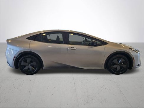 Used 2024 Toyota Prius LE FWD image 6