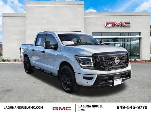 Used 2024 Nissan Titan SV w/ SV Convenience Package image 3