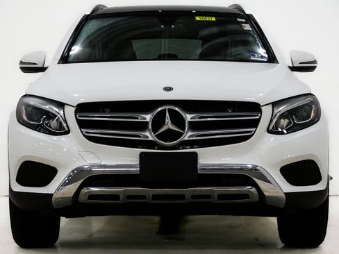 Used 2019 Mercedes-Benz GLC 300 4MATIC image 2