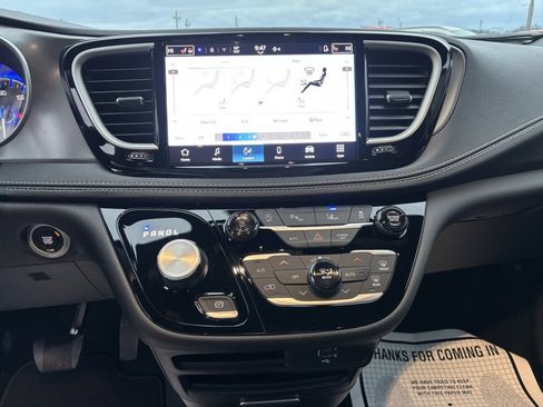 New 2026 Chrysler Pacifica Select image 16