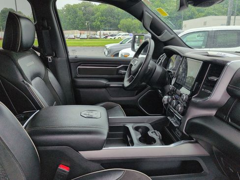 Used 2024 RAM 1500 Laramie AWD/4WD image 10