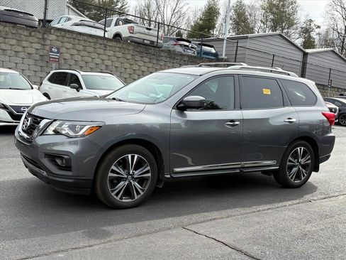 Used 2017 Nissan Pathfinder Platinum image 4
