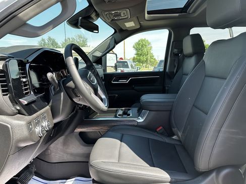 New 2025 GMC Sierra 2500 SLT w/ SLT Premium Package image 5