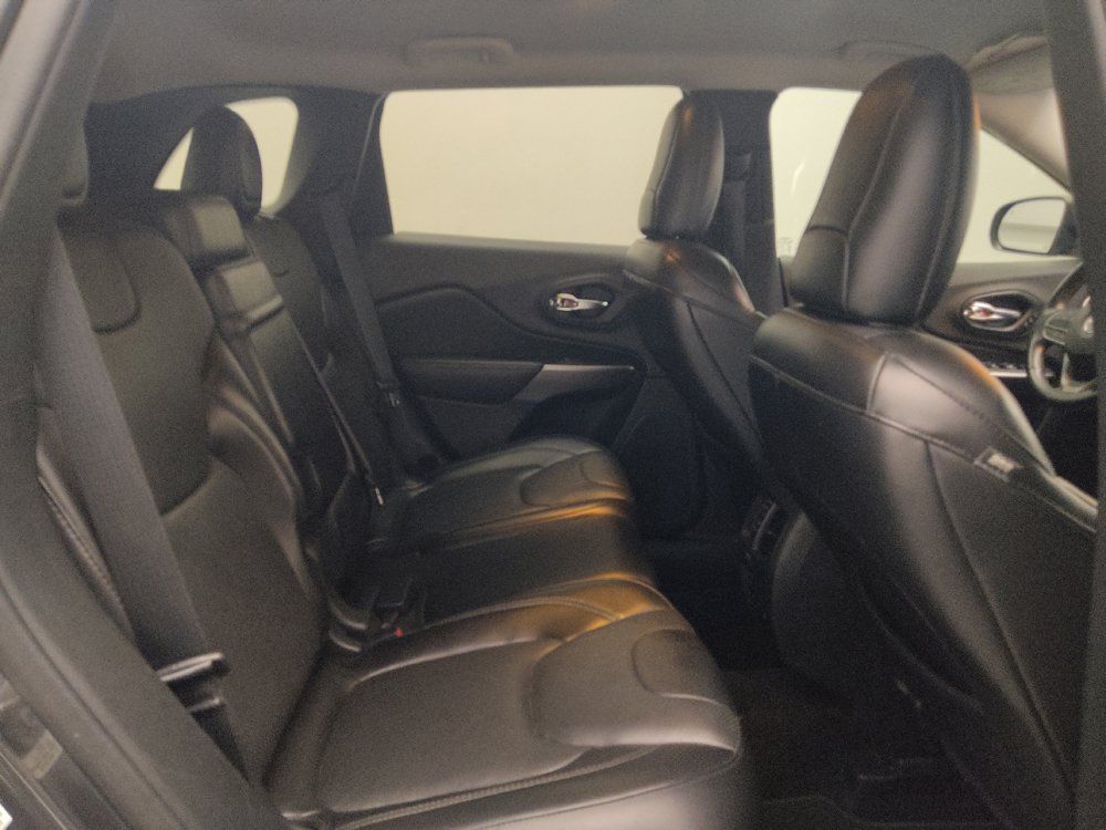 Used 2019 Jeep Cherokee Limited w/ Luxury Group FWD image 19