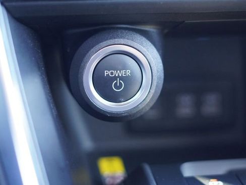 Certified 2024 Toyota Venza LE image 29