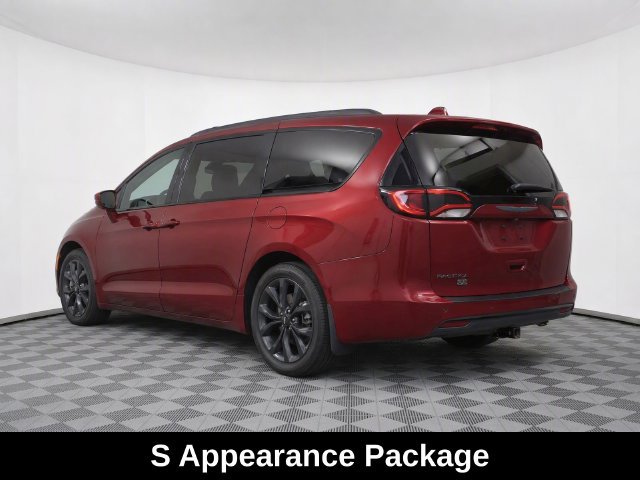 Used 2020 Chrysler Pacifica Touring-L FWD image 4