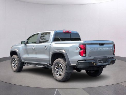 Used 2025 Chevrolet Colorado ZR2 w/ Technology Package AWD/4WD image 3