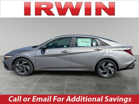 New 2025 Hyundai Elantra SEL image 2