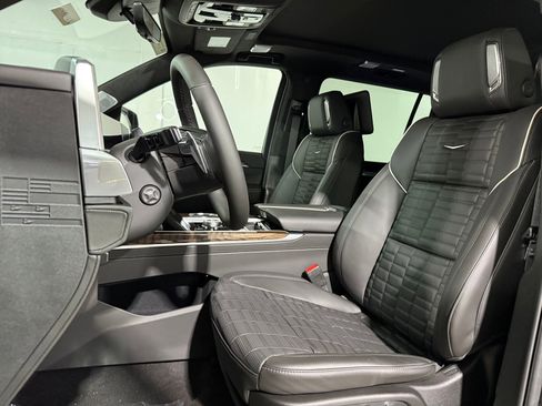 New 2025 Cadillac Escalade ESV Premium Luxury Platinum image 4