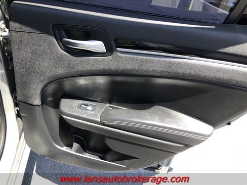 Used 2019 Chrysler 300 S RWD image 19