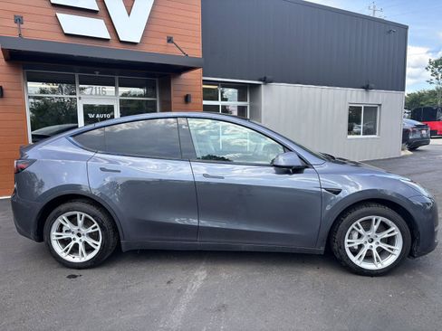 Used 2023 Tesla Model Y Long Range AWD/4WD image 2