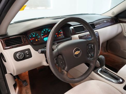 Used 2015 Chevrolet Impala Limited LT FWD image 7