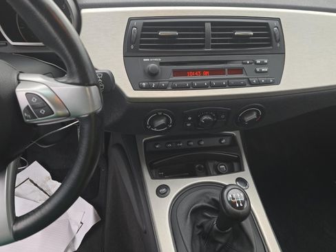 Used 2005 BMW Z4 2.5i image 14