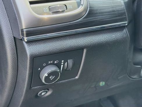 Used 2021 Jeep Grand Cherokee Limited AWD/4WD image 10