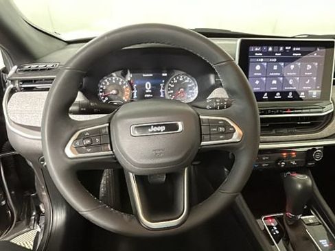 Used 2023 Jeep Compass Latitude AWD/4WD image 14