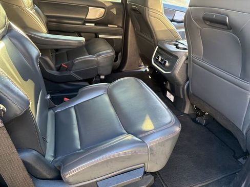 Used 2025 Ford Expedition Active image 41