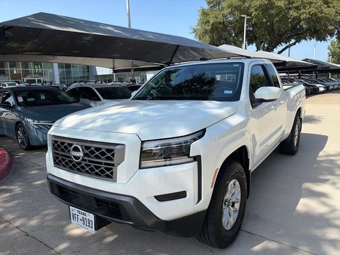 Used 2024 Nissan Frontier SV RWD image 14